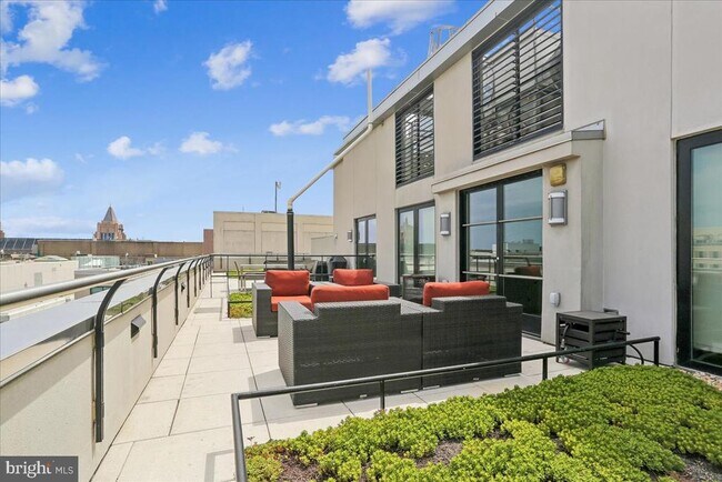 Building Photo - 1133 14th St NW