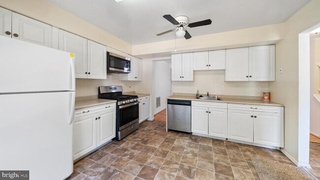 Building Photo - 7769 Hiawatha Ln