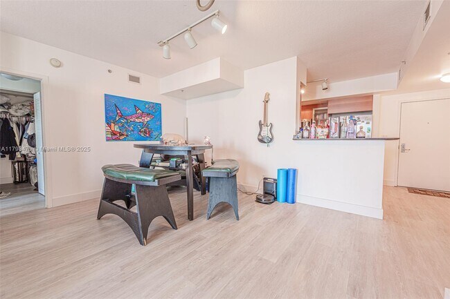 Building Photo - 325 Biscayne Blvd