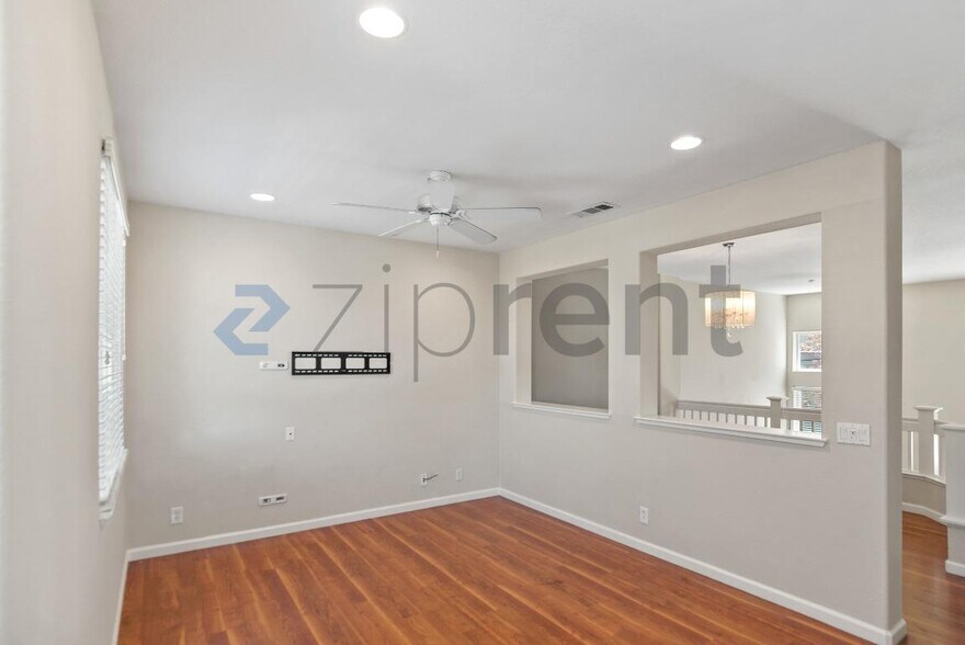 Building Photo - Unit