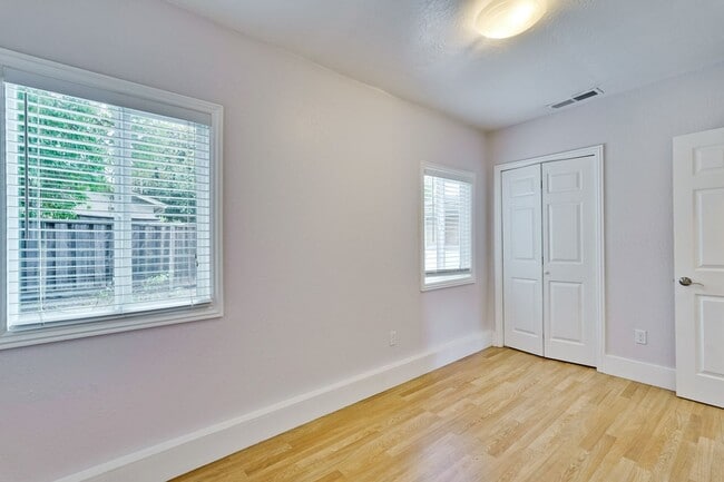 Building Photo - Private ADU with Fenced Yard, Indoor Laund...