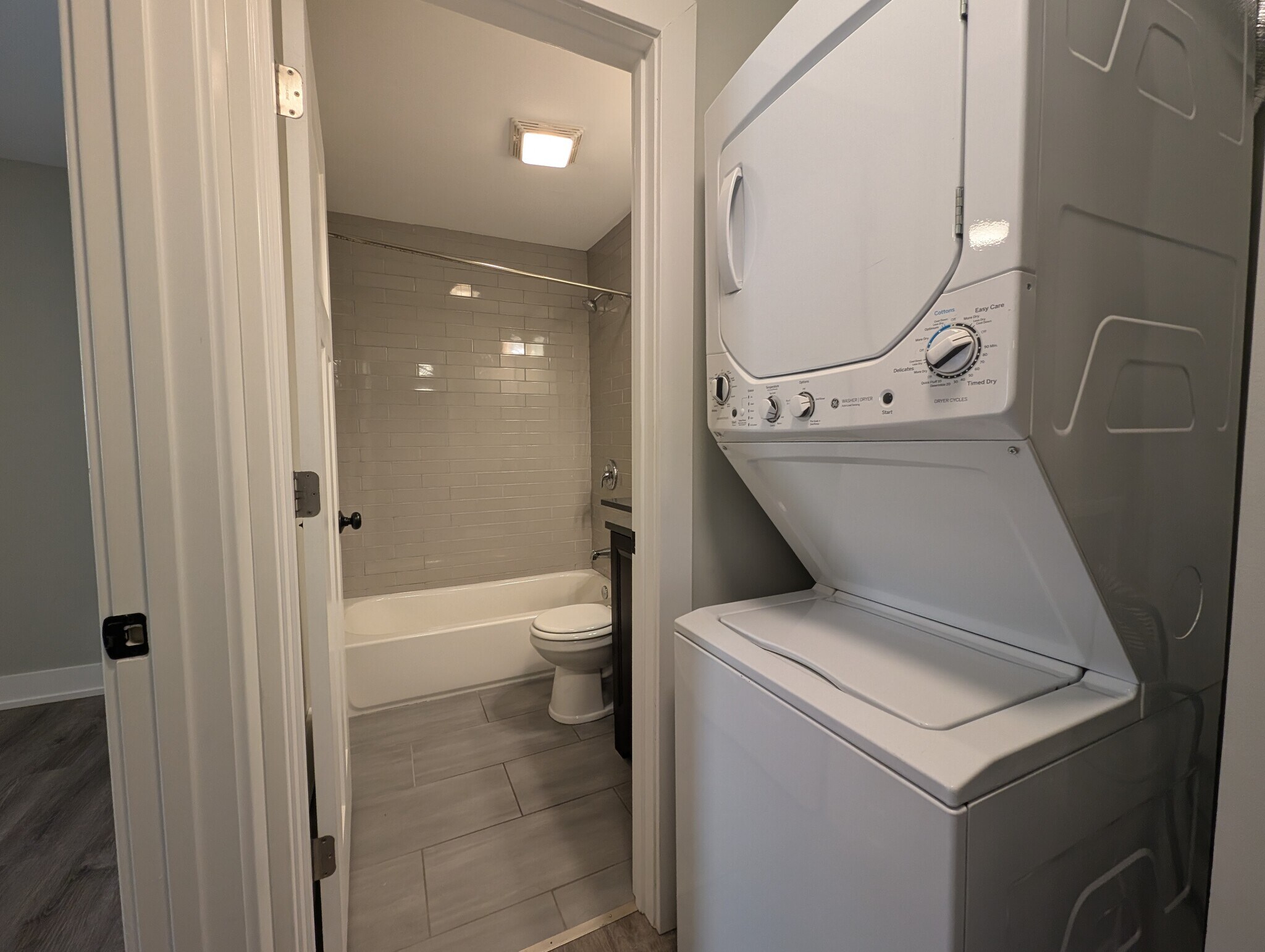 Building Photo - 542 W Surf St