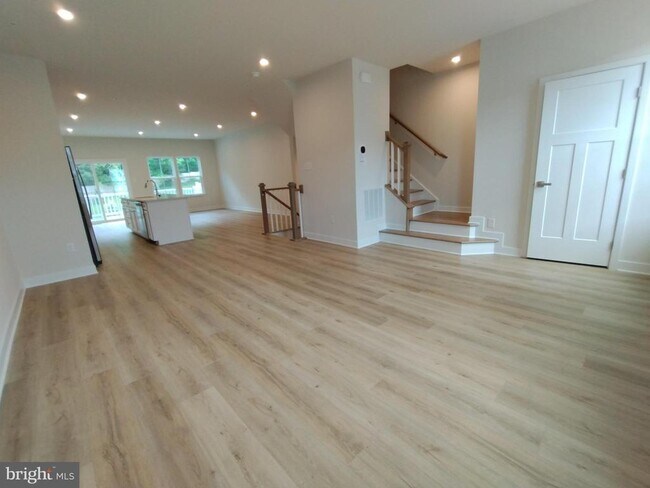 Building Photo - 124 Glory Maple Ln