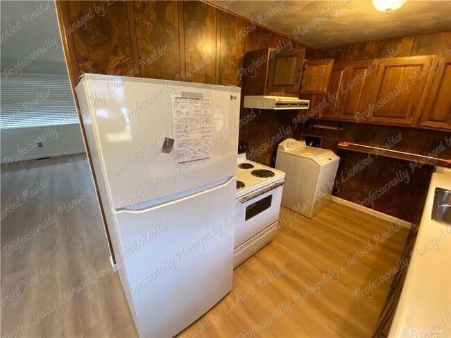 Building Photo - 563 Buttercup Ave