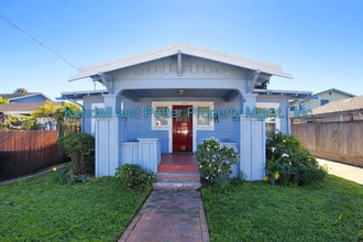 Building Photo - Bright 2BR/1BA Santa Cruz Home with Enclosed Yard & Sunroom!