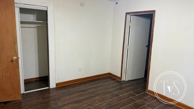 Building Photo - WINTER MOVE-IN SPECIAL: 50% OFF 1ST FULL MONTH OF RENT** (**see description for details)