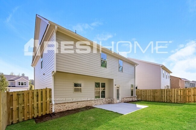 Building Photo - 190 Brougham Dr S