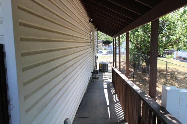 Building Photo - 1306 E Montgomery Ave