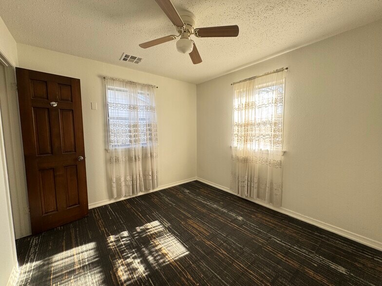 Building Photo - 3340 SW 23rd St