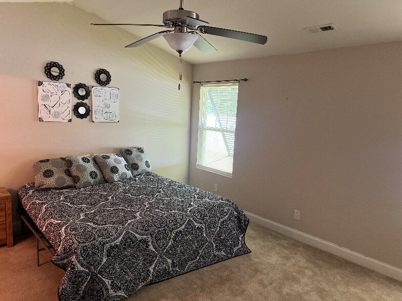 Building Photo - 167 Leadoff Dr