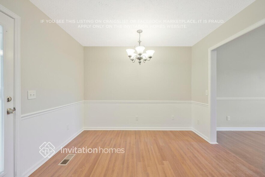 Building Photo - 325 Royal Garden Dr