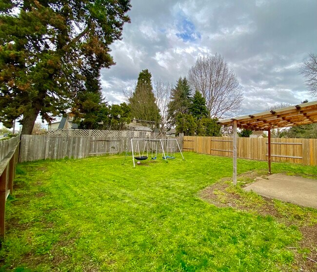 Building Photo - 4097 W 18th Ave