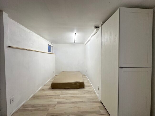 Building Photo - 2 Narragansett Ave