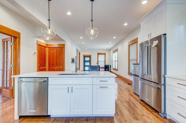 Building Photo - Gorgeous 3BD/2.5BA Downtown Boulder Home- Completely Renovated!