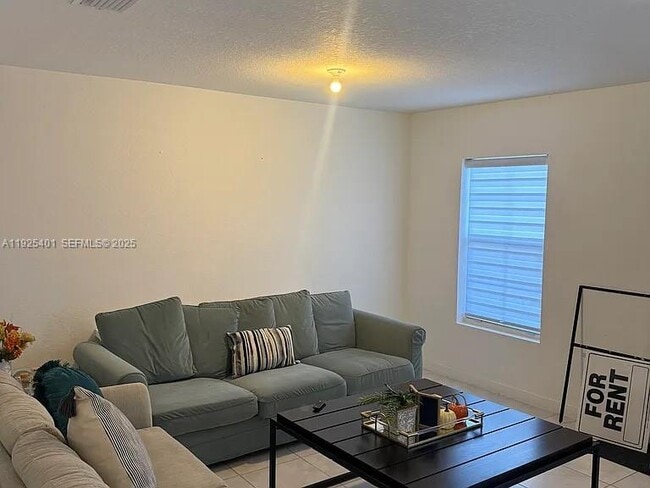 Building Photo - 4930 NE 4th St