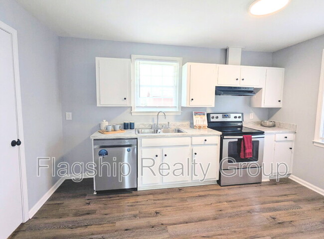 Building Photo - 1305 Robin St