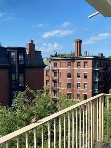 Building Photo - 145 Pinckney St