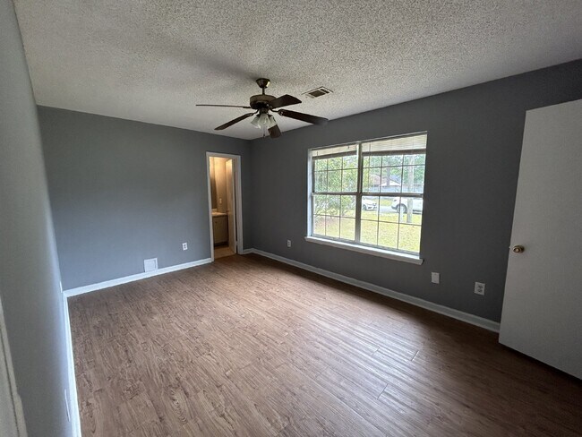 Building Photo - Home For Rent