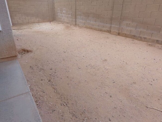 Building Photo - 3 bedroom 2.5 Bath in East Mesa