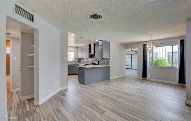 Building Photo - 1056 E Oakey Blvd