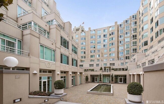 Building Photo - 240 Lombard St