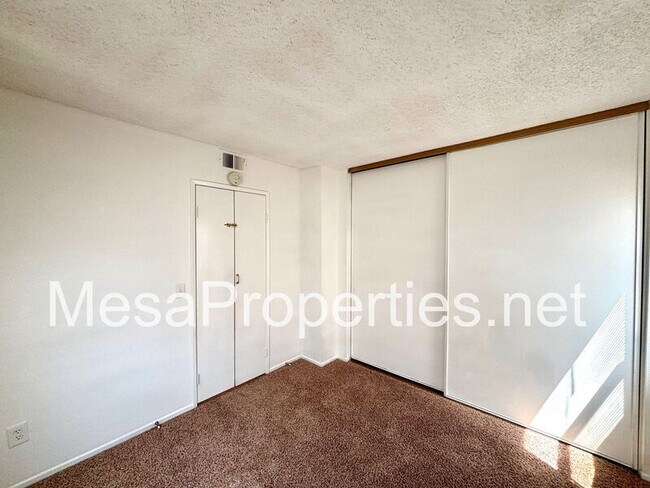 Building Photo - 14581 King Canyon Rd