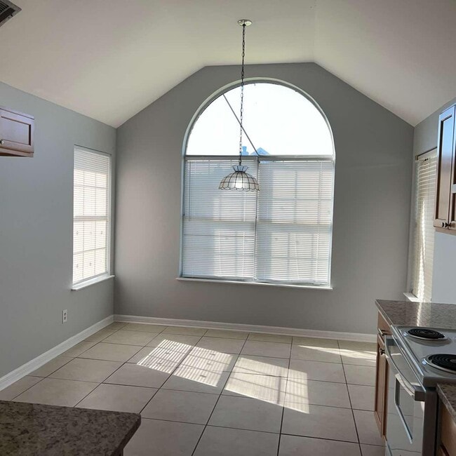 Building Photo - 3056 Yorktown Cir