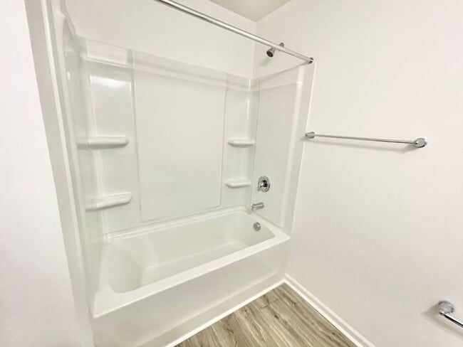 Building Photo - 2 br 2.5 ba townhome, close to I-85, dining and shopping -AVAILABLE NOW