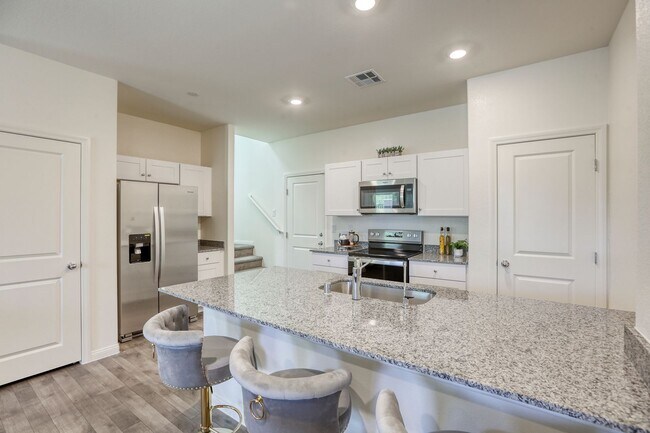 Building Photo - Furnished Henderson 3BR w/ Community Pool & fitness center