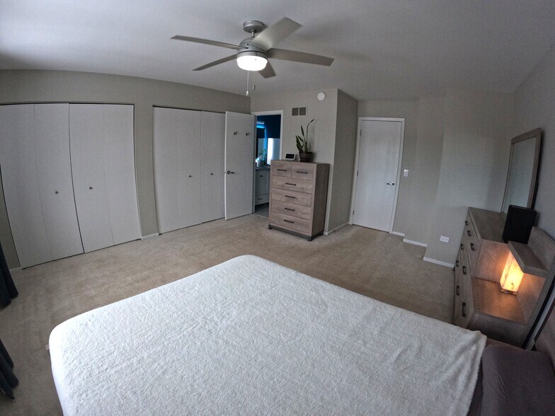 Building Photo - 525 Lasalle Ln