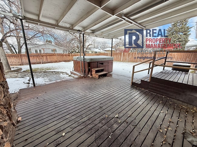 Building Photo - 3 bed 2 bath house - 1 car garage - PET FRIENDLY