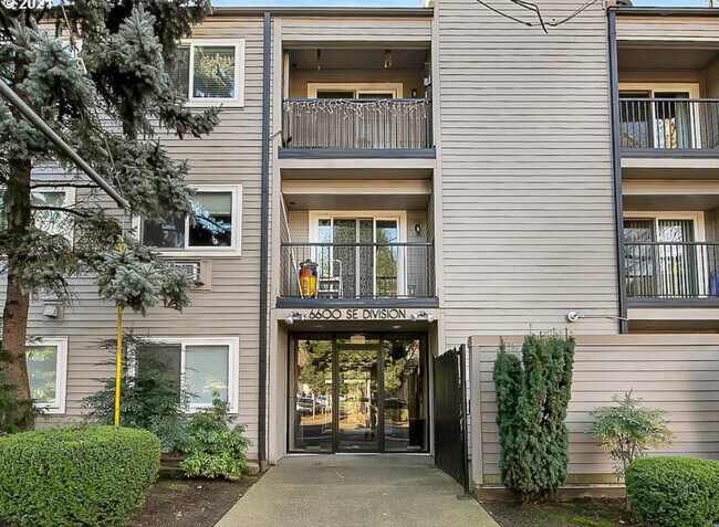 Building Photo - 6600 SE Division St