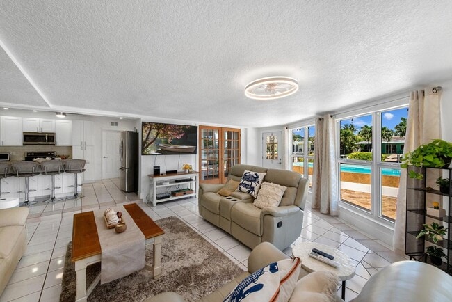 Building Photo - 220 SE 2nd Ave