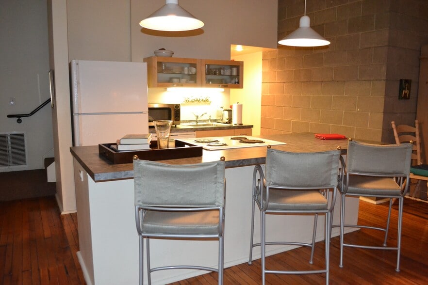 Building Photo - 905 Liberty Ave