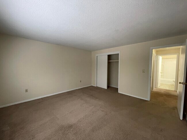 Building Photo - 99 Powers St