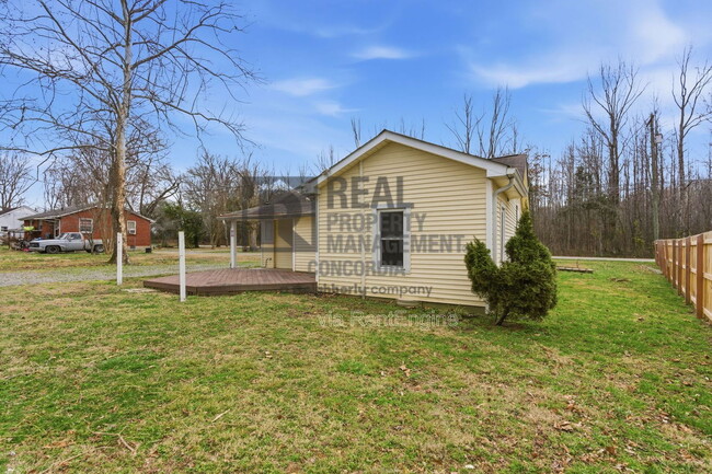 Building Photo - 6548 Old Clarksville Pike