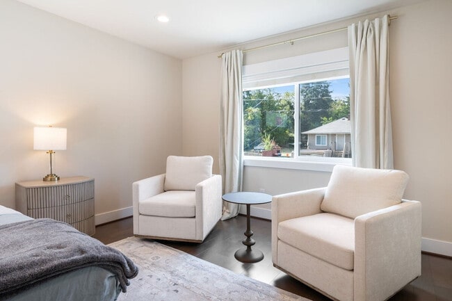 Building Photo - 10404 2nd Pl SW