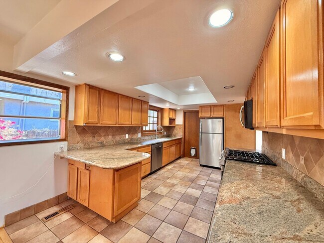 Building Photo - 5616 Marne Ave