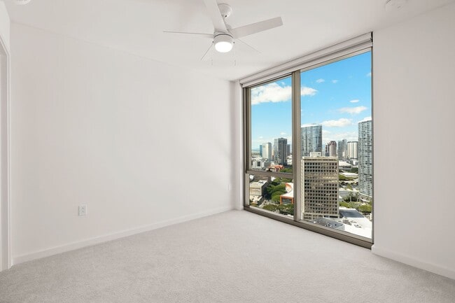 Building Photo - Two bedroom /2 bath / 2 parking - Sky Ala Moana