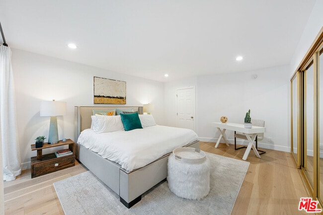 Building Photo - 6502 Dume Dr
