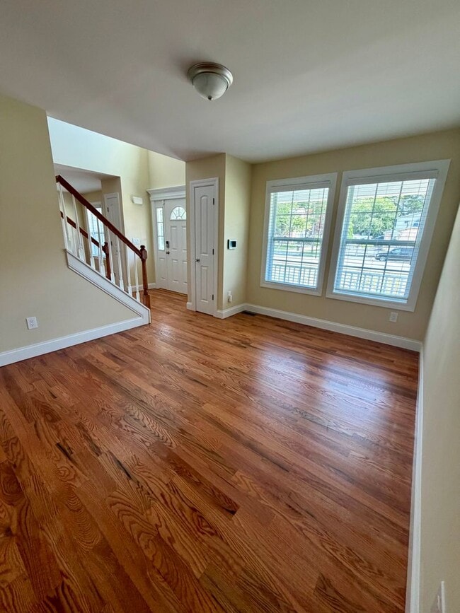 Building Photo - 497 Carnation Dr