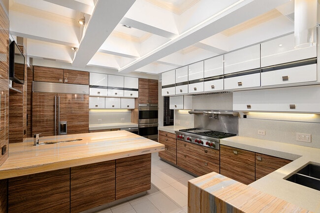 Building Photo - 1347 N State Pkwy