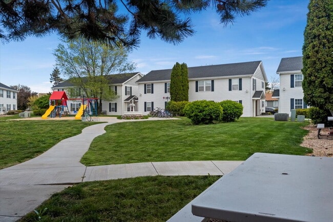 Building Photo - 112 Davis Ave