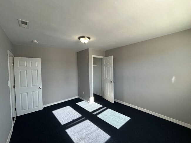 Building Photo - Baltimore - 4 bedrooms and 3 Bathrooms Available!