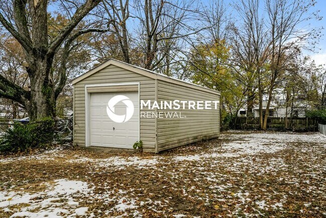 Building Photo - 3 Bedroom Pet-Friendly Home in Louisville, KY with Main Street Renewal