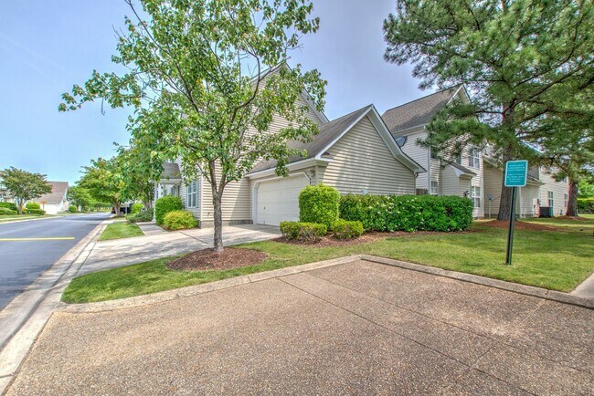 Building Photo - 1560 Wynd Crest Way