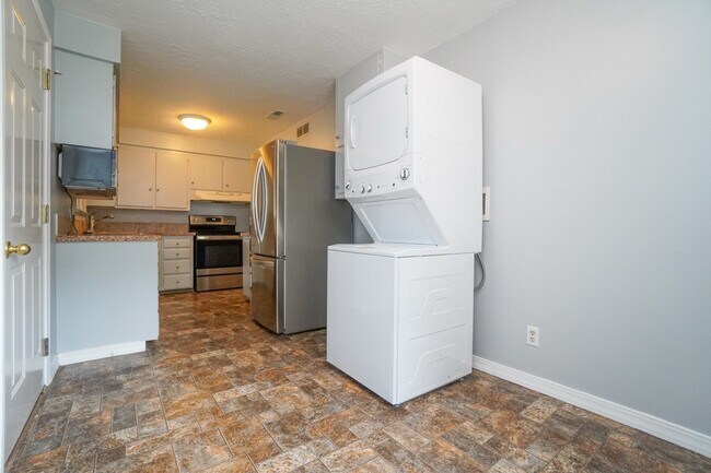 Building Photo - 1517 Chrisway Dr