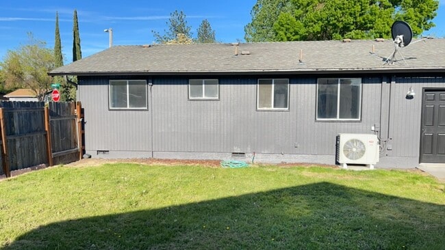Building Photo - Modern 2-Bedroom Duplex with New Kitchen &...