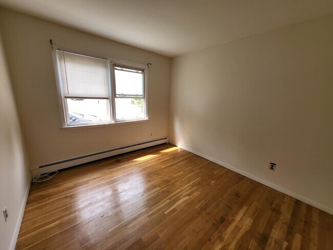 Building Photo - 38 Hillside Ave