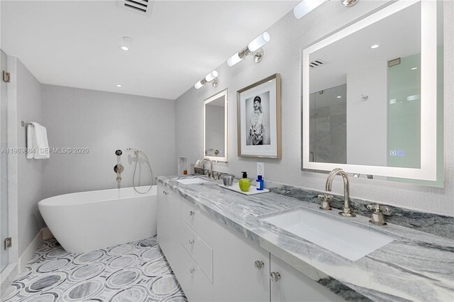 Building Photo - 1800 Sunset Harbour Dr